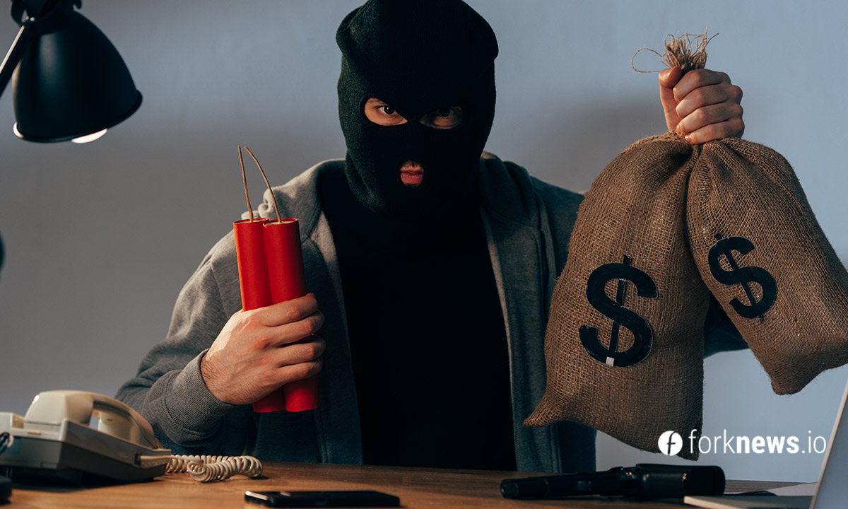 Преступник захватил заложников в Apple Store Амстердама и требовал 2 миллиона евро в BTC Преступник захватил заложников в Apple Store Амстердама и требовал 2 миллиона евро в BTC